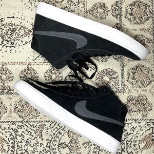Nike Womens Zoom Air SB high tops 8.5 (black, grey, and white)